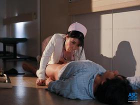 彼女持ち患者を逆NTR 退院拒否必死レベルの追撃フェラ好きな献身的性看護師 18発射 なつみ柑奈　サンプル画像11